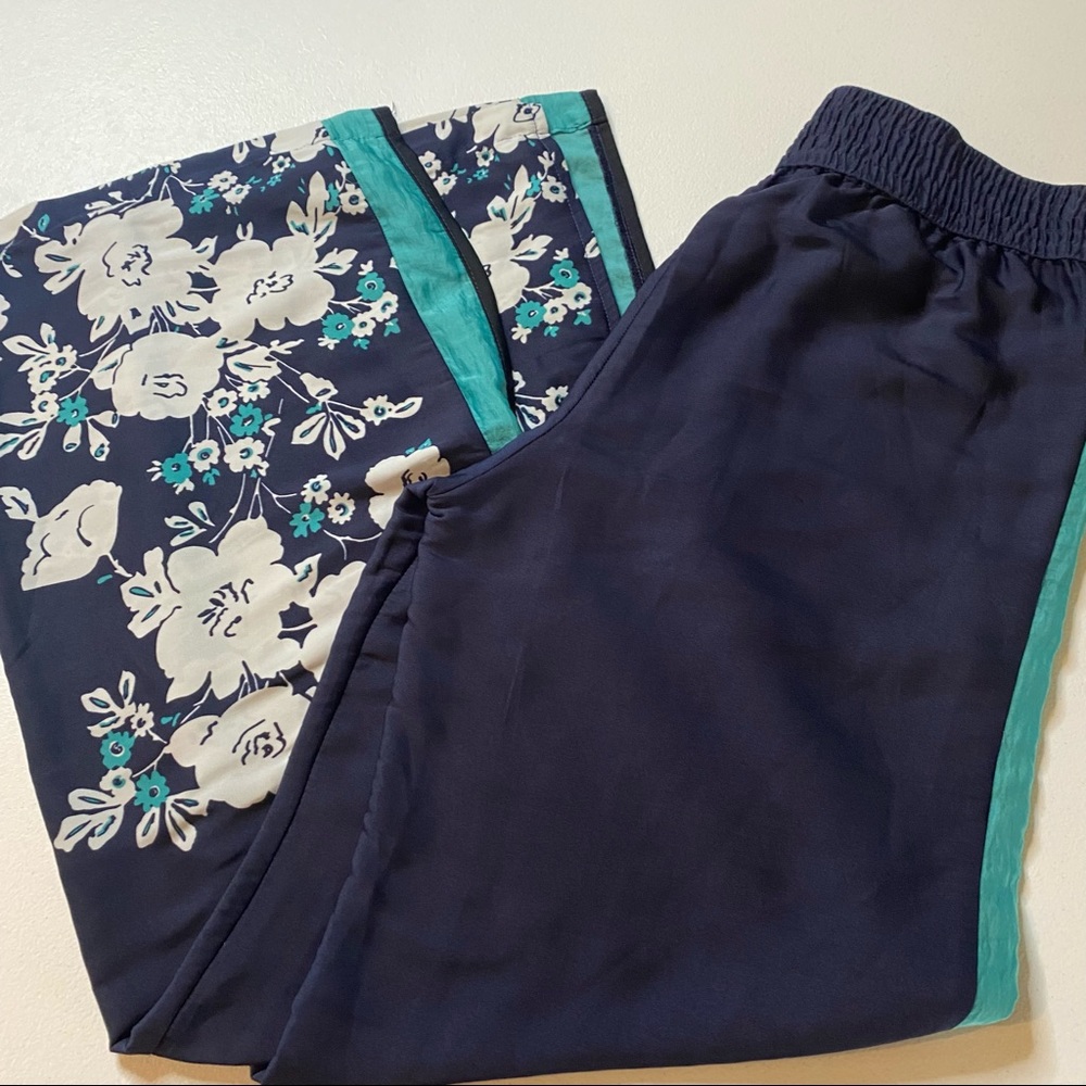 Aire lounge pants blue and white floral size SP